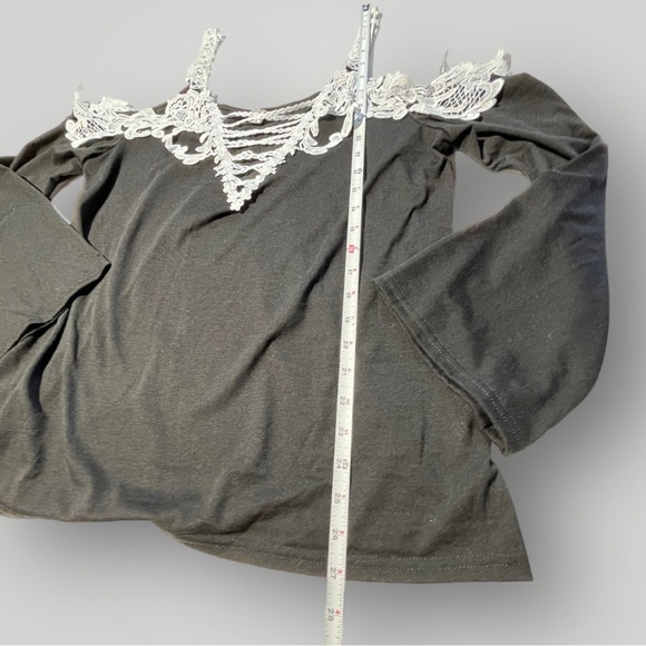 Amy Fashion Black Top with White Lace - Picture 5 of 16